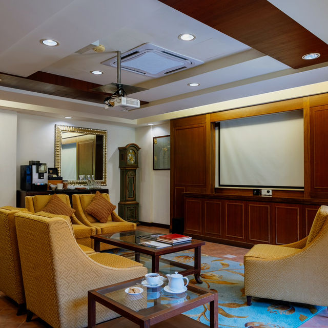 A Seaside Sanctuary of Intimate Luxury