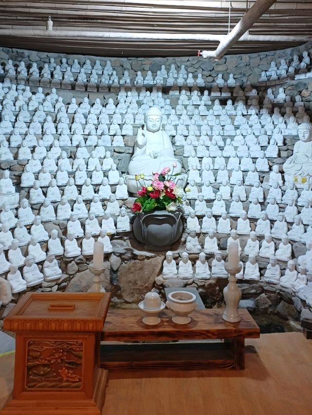 신비로운 동굴 법당
