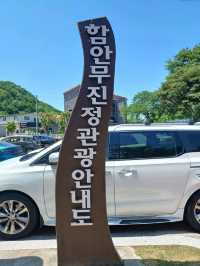 연못 위 고즈넉한 정자에서의 한가로운 산책