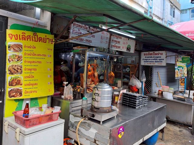 🌿 “สวนพูลวันวาน” ตลาดสายชิล | Ola Market 