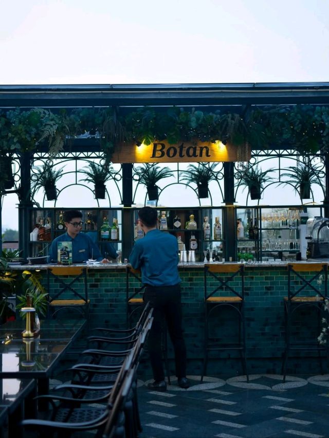 Botan Bar & Dine