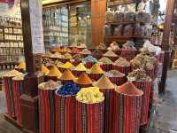 【Dubai Spice Souk／ドバイ・スパイススーク｜ディラ“香りと色が広がるアラビアの台所”】
