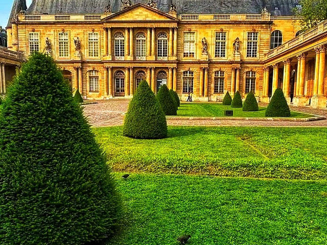 Wander Through Time & Taste – My Perfect Day in Le Marais, Paris