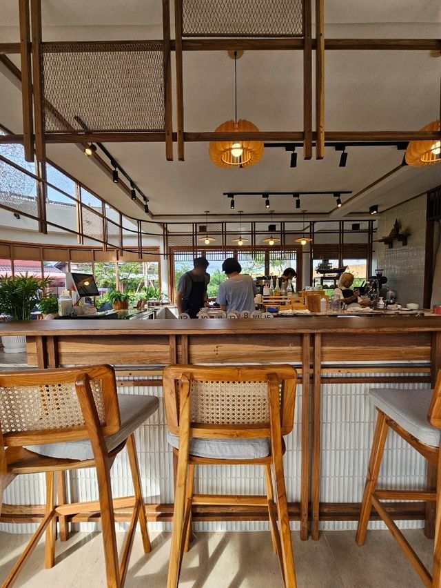 Hitch & Round Cafe and Space | ปราณบุรี