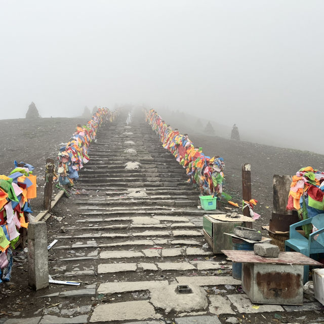  🌨 Zheduo Mountain — First Gateway to Tibet, Last Stop in Sichuan