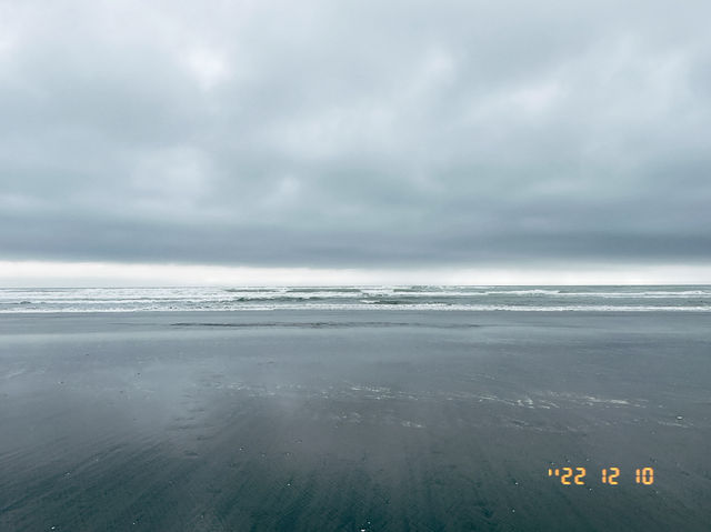 🖤 Karioitahi Beach｜黑沙灘與懸崖風的療癒系海岸 