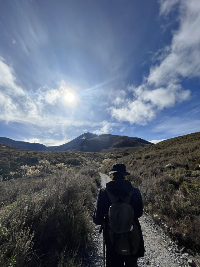 🏔 Tongariro Alpine Crossing｜北島最震撼的火山地貌健行路線，一日走過中土世界 