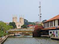 🌊 Malacca River Walk – Two Worlds in One Stroll 
