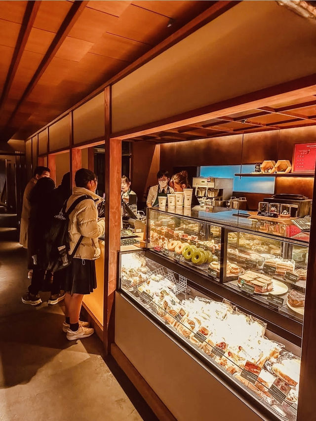 Sipping Matcha in Kyoto’s Time Capsule: Starbucks Ninenzaka – The World’s Most Unique Coffee Stop!