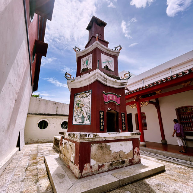 🙏 Solo Spiritual Visit: Goddess of Mercy Temple (Kuan Yin Teng) – Penang’s Oldest Chinese Temple
