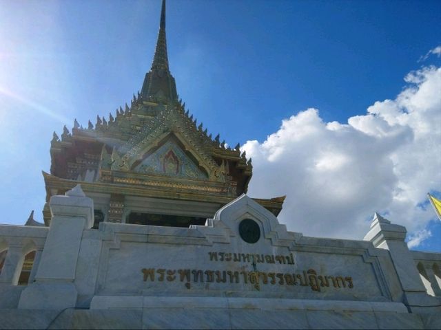 สักการะ..หลวงพ่อทองคำ วัดไตรมิตร