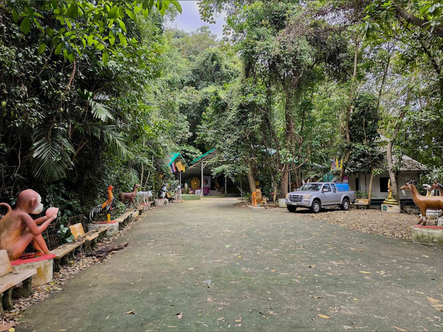 Phra Maha Chedi Tripob Trimongkol