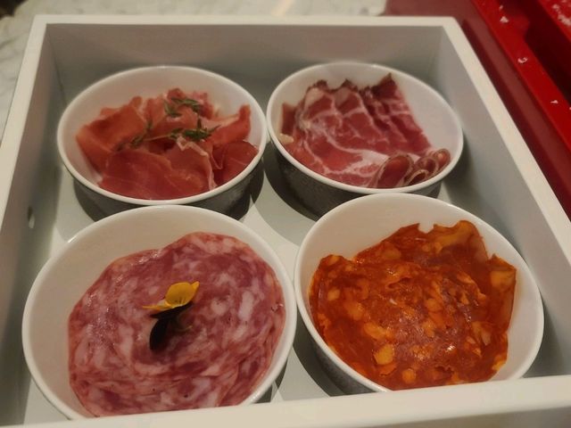 소피텔 앰버서더 서울 레스파스 샴페인세트(콜드컷, 치즈 플래터 & 수제 초콜릿 플래터)