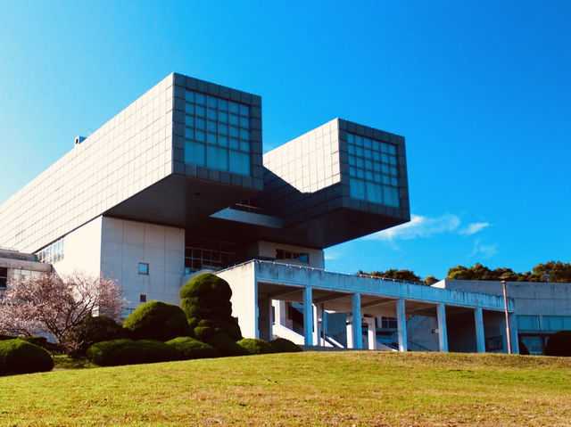 Solo Traveler's Guide to Kitakyushu: Fukuoka's Industrial Charm Meets Natural Beauty** 🏭🌉