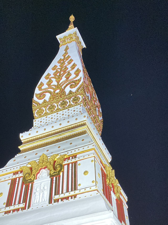 พระธาตุศักดิ์สิทธิ์สองฝั่งโขง #พระธาตุพนม 🙏🏻