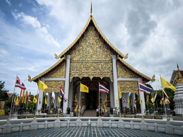 Wat Chedi Luang: Ancient Majesty in the Heart of Chiang Mai