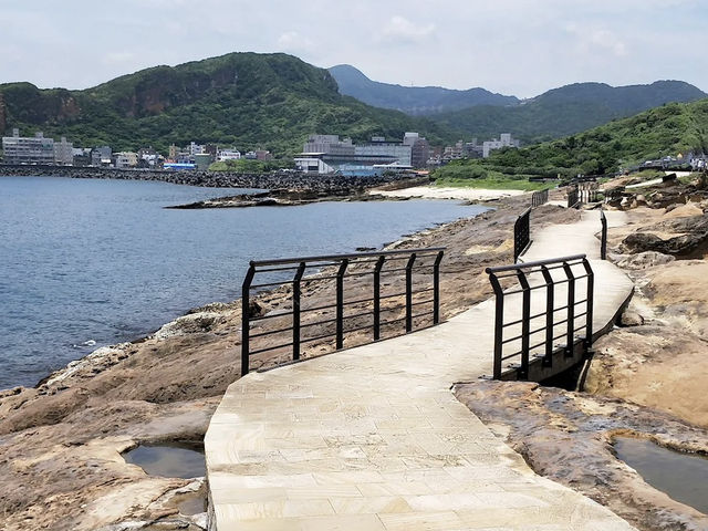 🌊 Wonders by the Water: A Stroll Through Yehliu Geopark