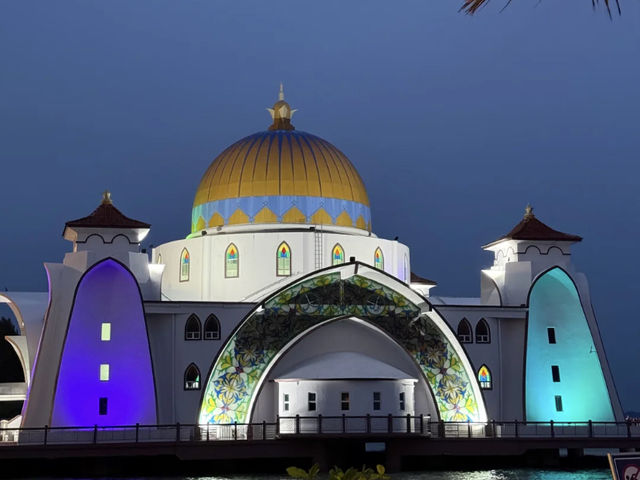 Melaka: From Chinese Merchant Hub to Maritime Gateway! 🇲🇾🕌