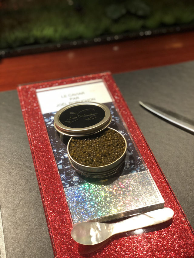 Dining at Joël Robuchon Hong Kong: A Culinary Masterpiece 🇭🇰