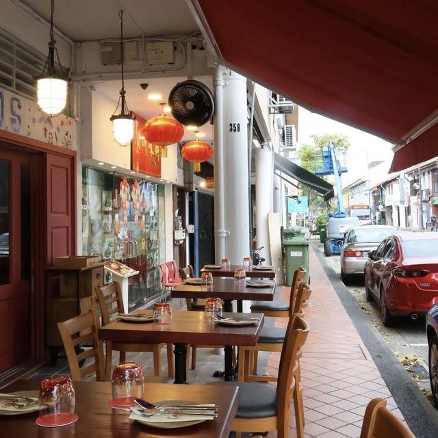 レトロとモダンが交差する、色彩の宝箱「Katong」へ🇸🇬