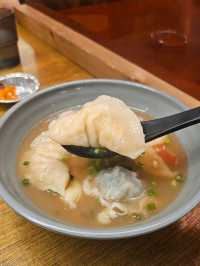 多款不同口味的大大隻餃子加靈魂辣菜脯，食過返尋味