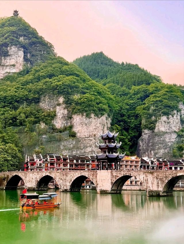 River Bends and Chill Streets in Zhenyuan Ancient Town
