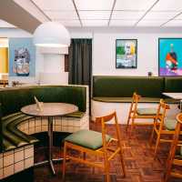 Fade Away Café บางแสน — คาเฟ่ 4 ชั้นริมทะเลสุดฮิต 