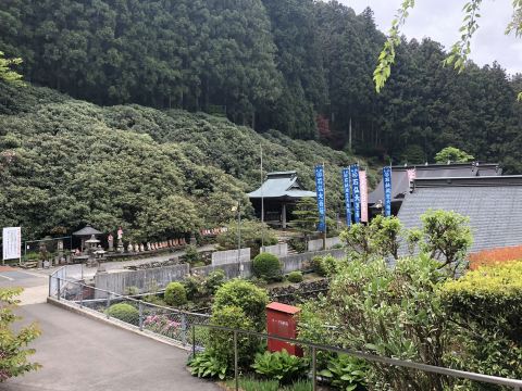 第六十番札所 横峰寺｜愛媛県西条市 「石鎚山の中腹に抱かれた、天空の