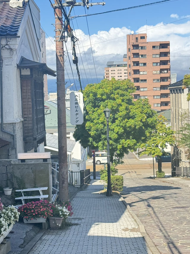 站上八幡坂| 遇見海與街的交會