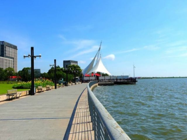 上海 | 滴水湖,上海最東邊的人工湖景區 上海 | 滴水湖,上海最東邊的人工湖景區