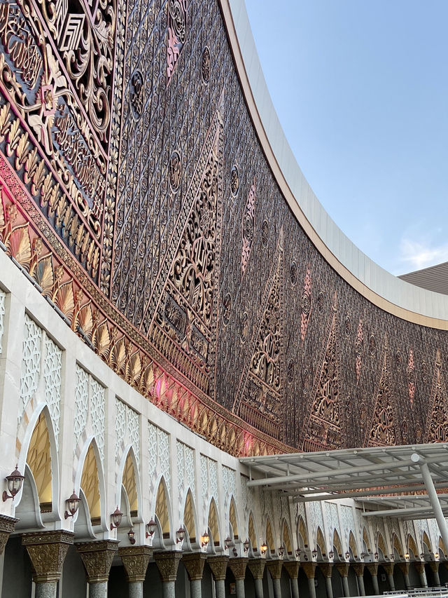 Sacred Splendor: Unveiling the Grand Mosque of West Sumatra