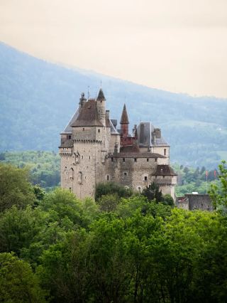 [สัมผัสธรรมชาติและความรู้ที่ประตูสู่เทือกเขาแอลป์ 🌄 เสน่ห์แห่งเมืองเกรอนอบล์]