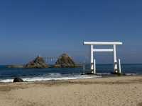 踏浪夕陽間，感受永恆的祝福：福岡糸島二見浦夫妻岩之心靈行旅