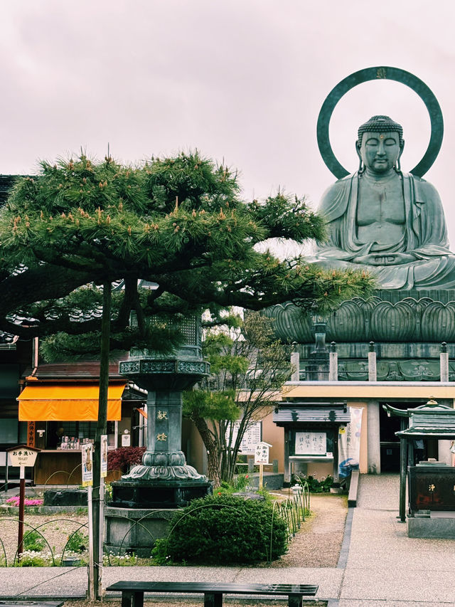 高崗大佛:高崗市的靈魂象徵 🗿✨ 高崗大佛:高崗市的靈魂象徵 🗿✨