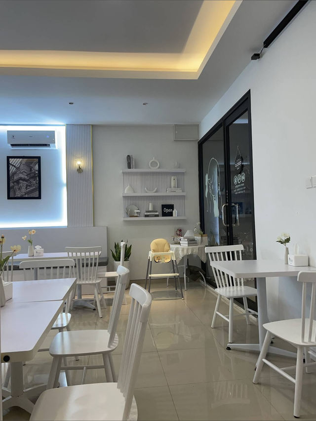 Sharlotte Cafe, Aesthetic Bakes and Cozy Vibes in Batam Sharlotte Cafe, Aesthetic Bakes and Cozy Vibes in Batam