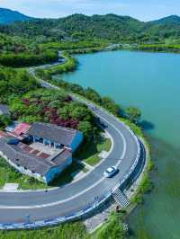 คุณไม่เคยคิดว่าจะได้เห็นมุมถนนสายรุ้ง🌈 ที่โด่งดัง