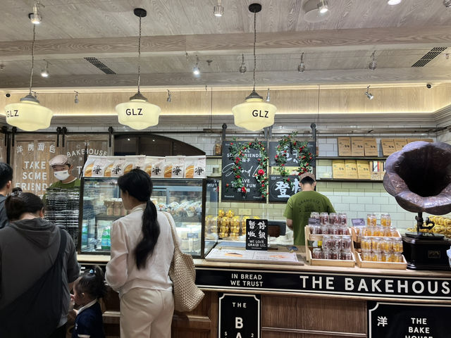 🥐 Sweet Tooth Crawl in Shanghai — 3 Must-Visit Bakeries & Cafés