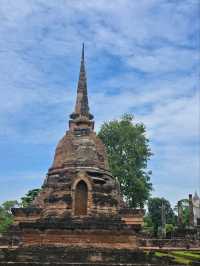 วัดสระศรี - วัดตั้งอยู่กลางสระน้ำ