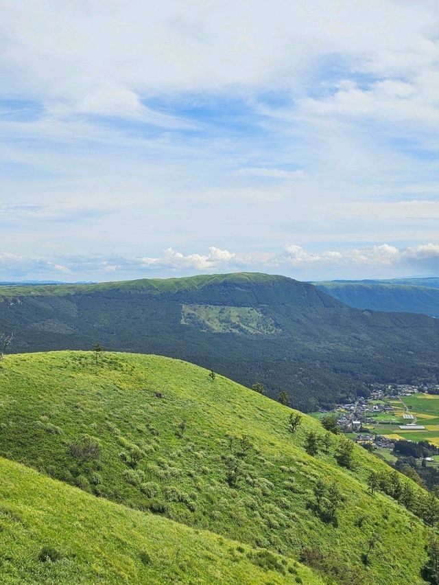 “絶景駐車場”として気軽に立ち寄れる、ドライブで楽しむ阿蘇の眺望スポット