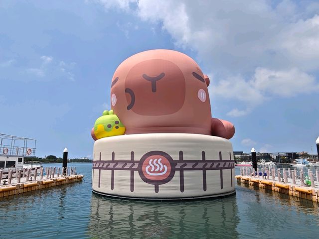安平港灣的最萌療癒擔當#安平漁人碼頭「2025卡比胖拉出沒注意！臺南萌翻天」-臺南市安平區
