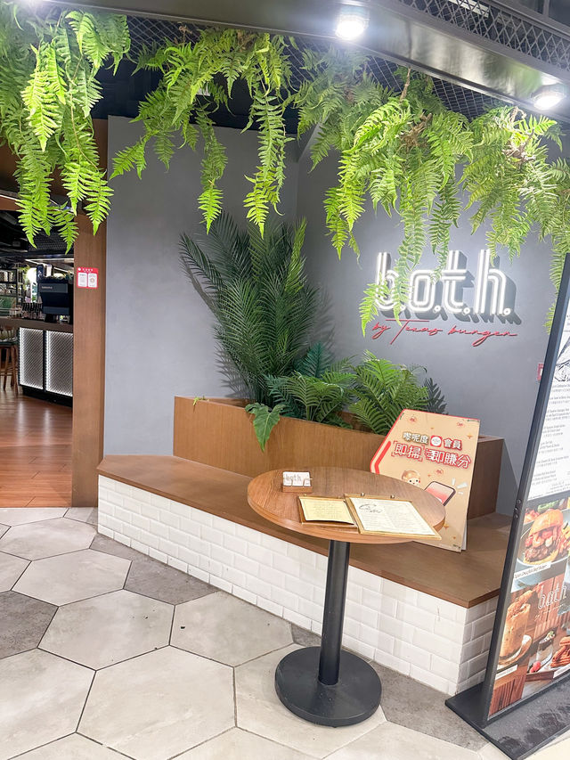 法式風味慢煮脆皮焗鴨   再次嚟到呢間餐廳,次前食過幾次覺得唔錯 今日見到有新Menu,好有趣,係豆腐漢堡😆 好奇叫咗個嚟試吓☺️  百福濃豆板豆腐漢堡配薯條,漢堡勁大份,豆腐炸至外層酥脆,內裡香滑 法式風味慢煮脆皮焗鴨   再次嚟到呢間餐廳,次前食過幾次覺得唔錯 今日見到有新Menu,好有趣,係豆腐漢堡😆 好奇叫咗個嚟試吓☺️  百福濃豆板豆腐漢堡配薯條,漢堡勁大份,豆腐炸至外層酥脆,內裡香滑