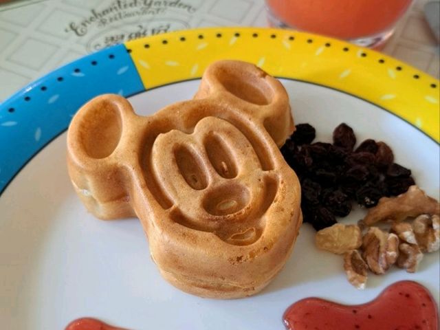 Hong Kong Disneyland Hotel ที่พักกลางโลกดิสนีย์