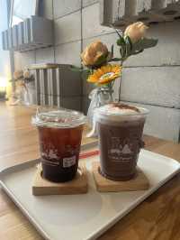 ☕🌸 รีวิว Little Forest Coffee & Flowers — คาเฟ่เล็