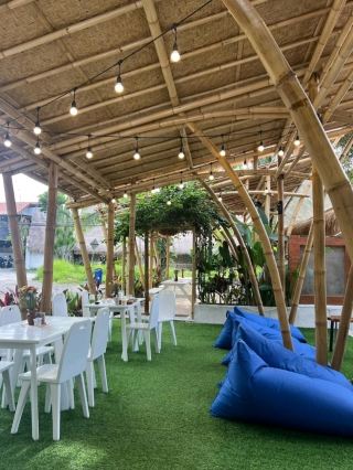 Sebuah Kafe Rusia yang Menawan di Bali.