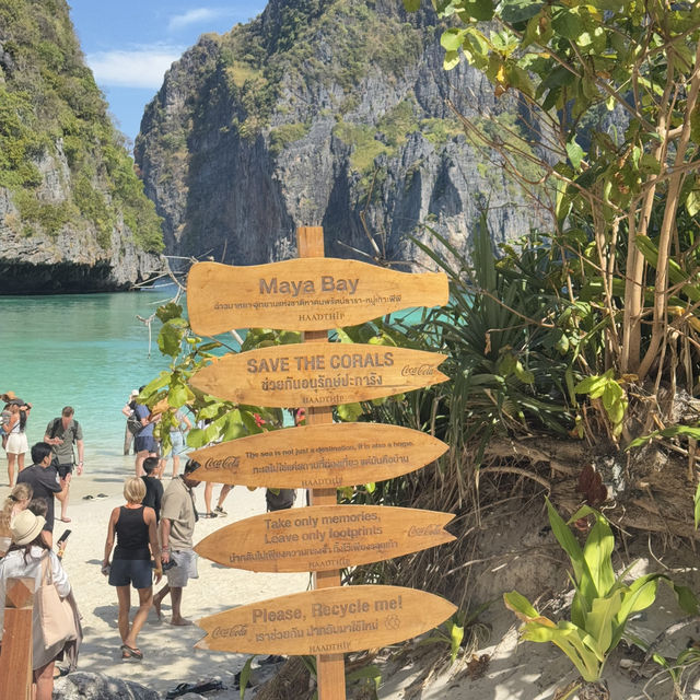 ทะเลน้ำใสสวยมากในกระบี่ 🌊🌴 ทะเลน้ำใสสวยมากในกระบี่ 🌊🌴