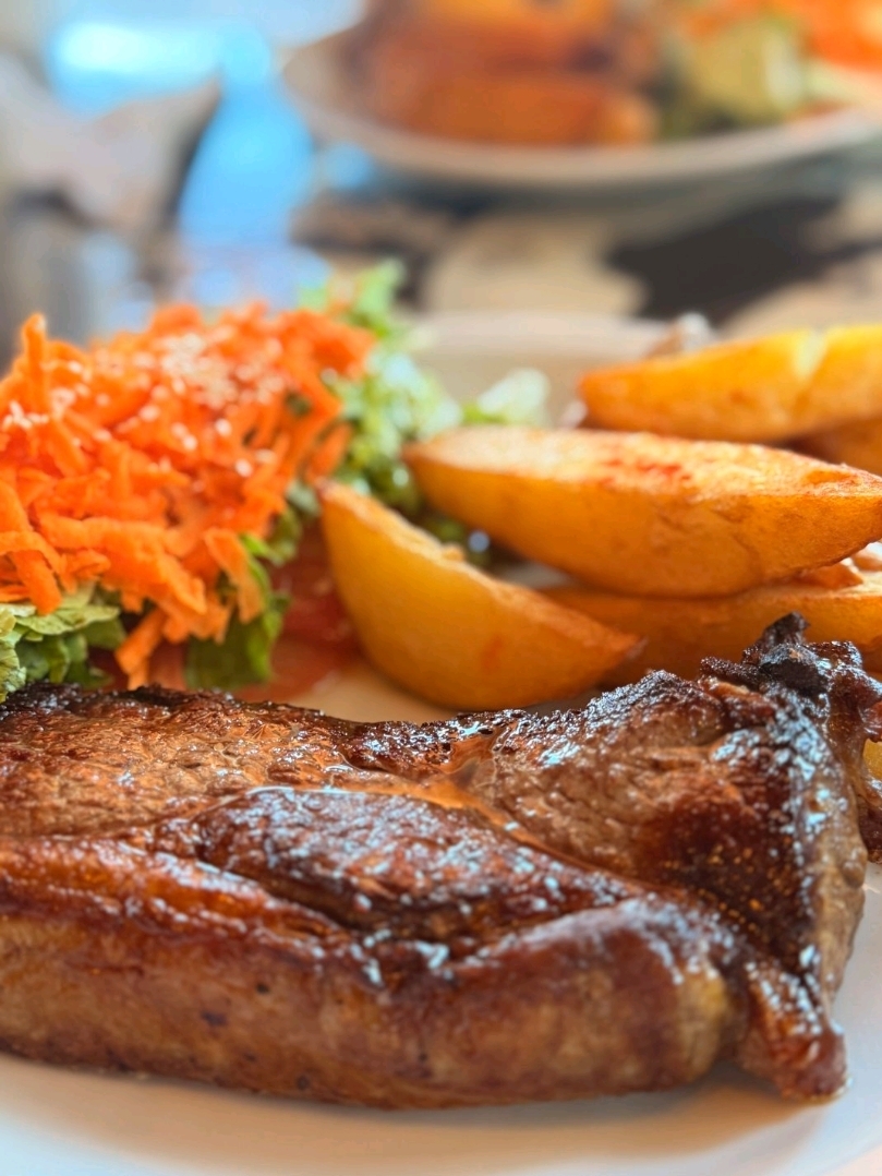 Tour đi bộ khám phá El Chaltén ở Argentina 🇦🇷 Bữa ăn đầu tiên ở thị trấn 🥩🍔 Bít tết kiểu Argentina 😋