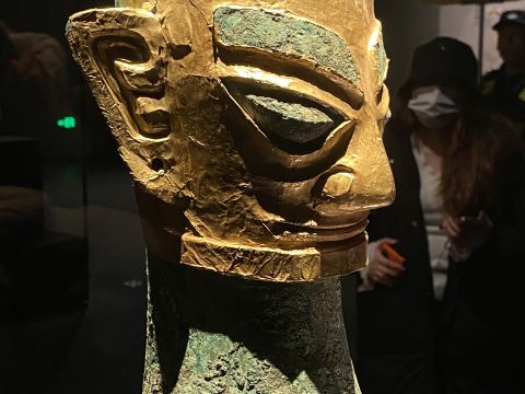 宇宙人「フィギュア展示ホール」🤟🏼三星堆博物館 | Trip.com 広漢