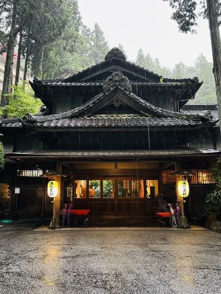 ♨️【Like stepping into the world of a classic Showa-era movie. Stay at Yunoshima-kan in Gero Onsen.】♨️
