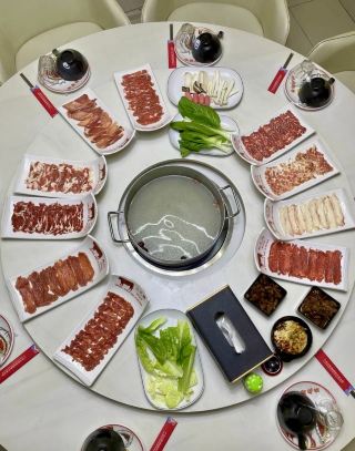 🥩🦐🍲 One of those meals where I kept saying, “Okay, last round na talaga!” 😂