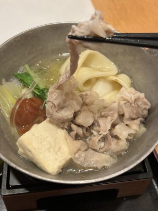 春日部で歩き疲れた時の救世主！「どん亭」の塩ちゃんこ一人鍋で熱々スープを飲んで即回復。